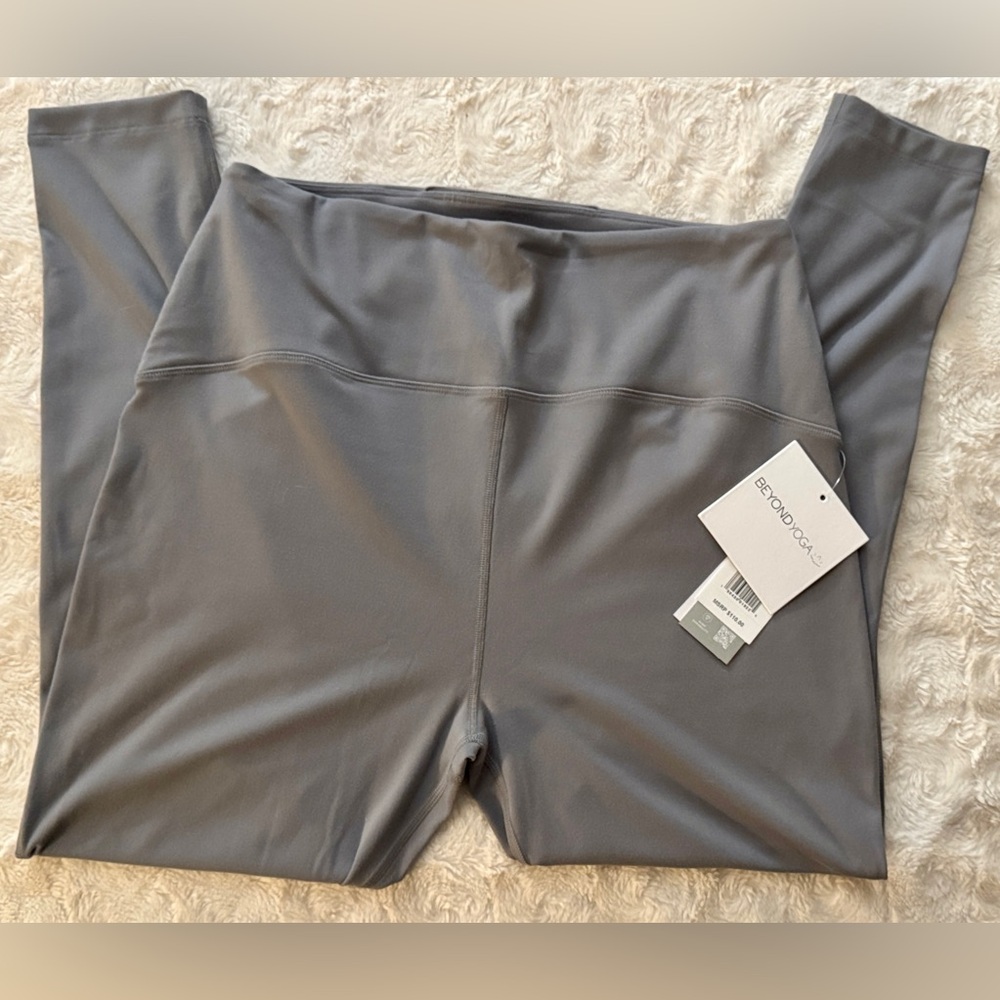 Women's Beyond Yoga Leggings - Picture 6 of 7